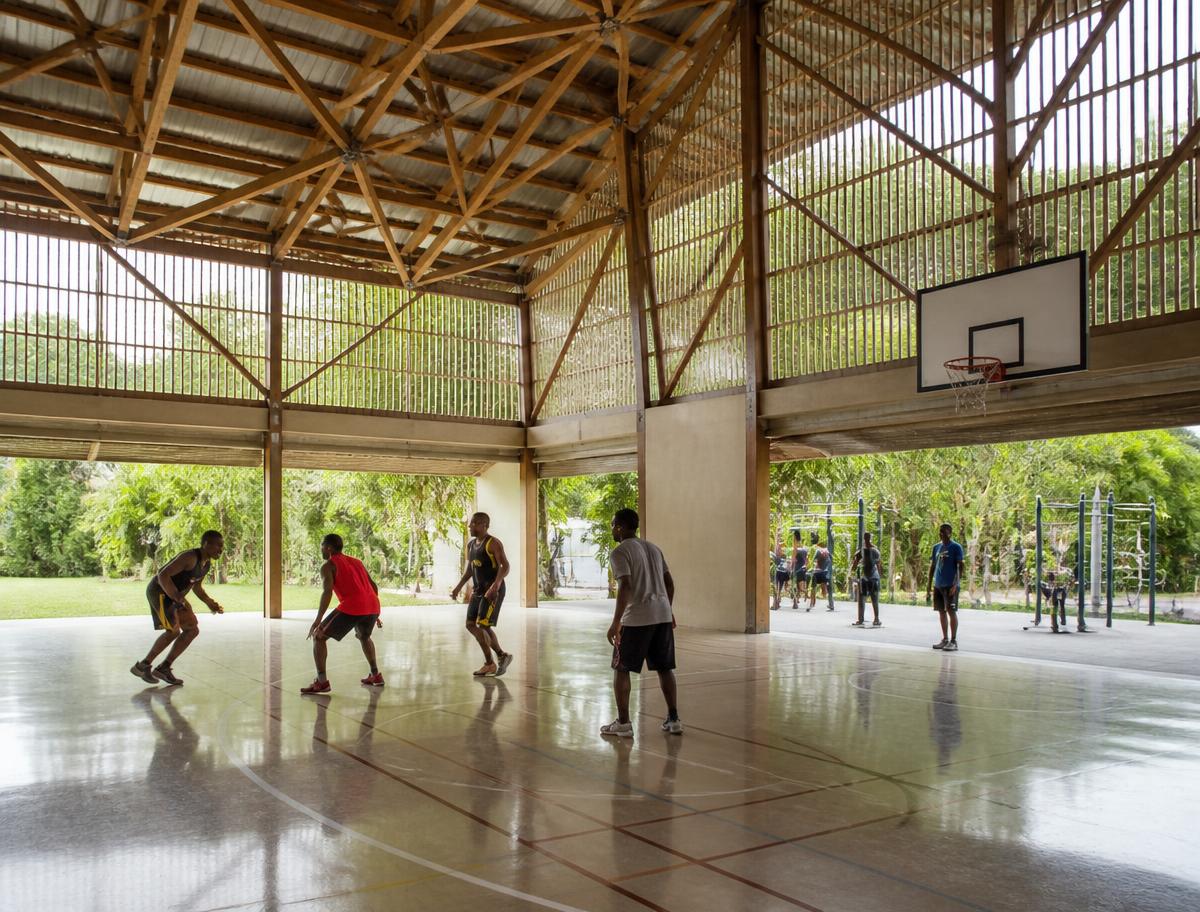Salle de sport naturellement ventilée avec terrain de basket et espace de fitness extérieur